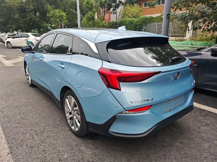 6 2020 PHEV photo 4