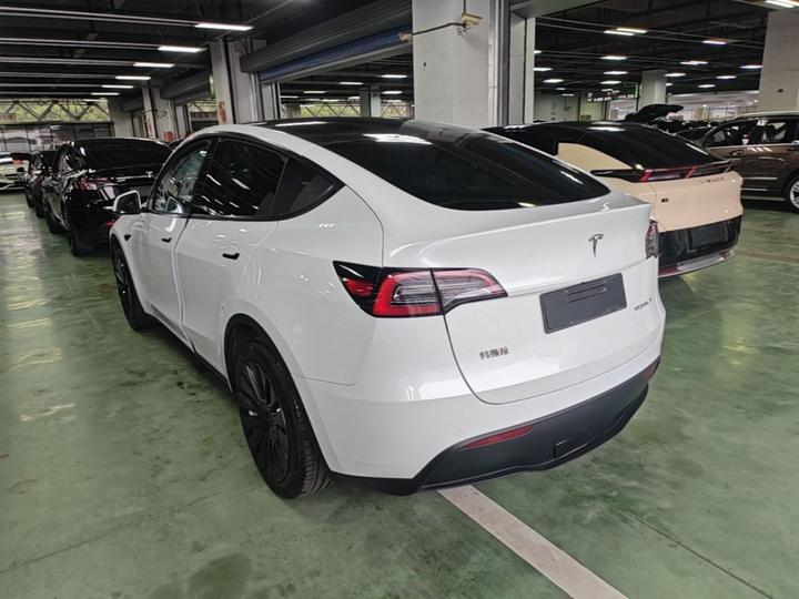 Model Y 2022 Facelift RWD photo 4