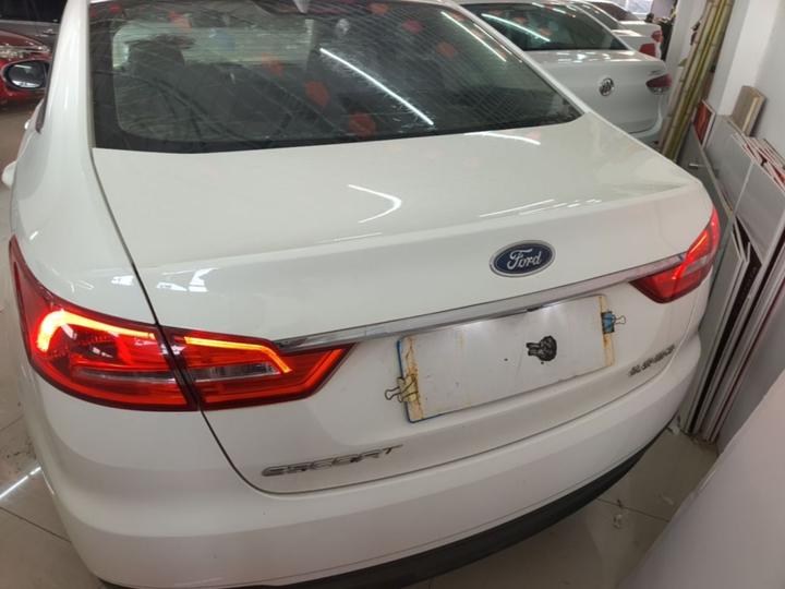 Escort 2019 Facelift 1.5L AT China VI photo 3