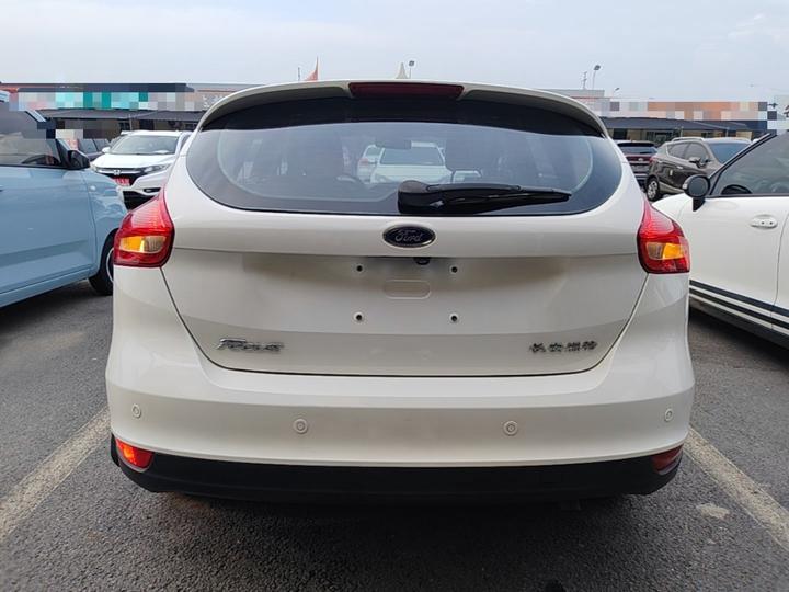 Focus 2018 Hatchback Classic 1.6L AT Fashion photo 3