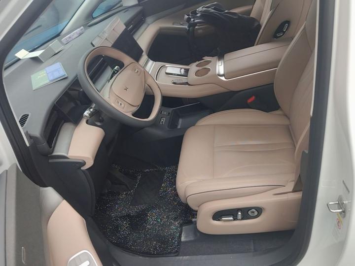 X9 2025 EV 702 AWD Performance Max photo 6