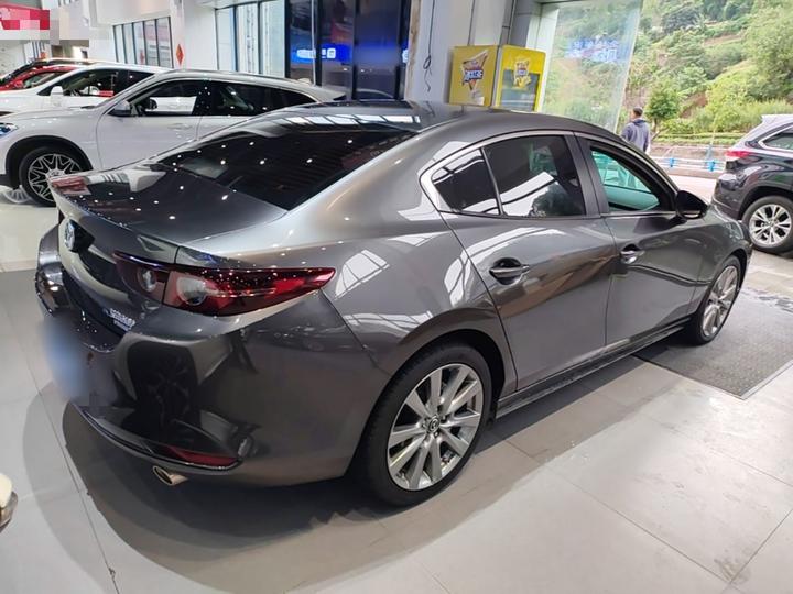 3 Axela 2023 2.0L AT photo 6