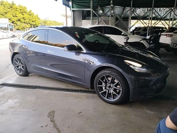 Model 3 2019 Standard Range RWD Upgraded photo 3