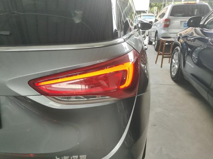 GL6 2018 18T 6-Seater Luxury photo 7