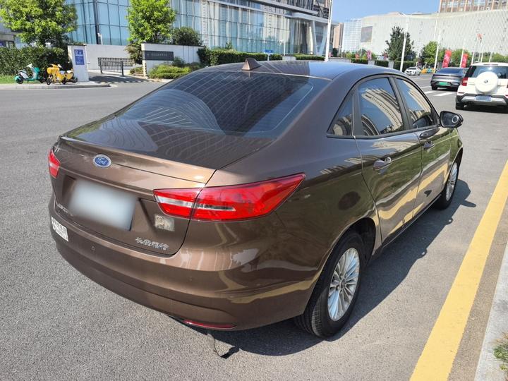 Escort 2017 Facelift 1.5L AT Comfort photo 4