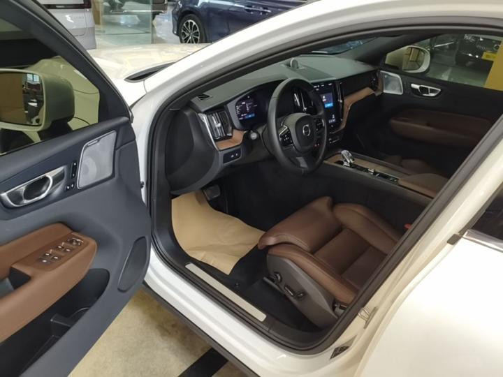 XC60 EV 2024 T8 PHEV Long Range AWD Luxury photo 5