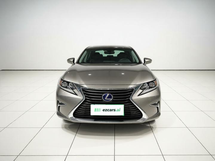 ES 2015 300h Comfort photo 2