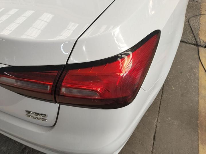 360 2018 PLUS 1.5L AT Exclusive photo 7