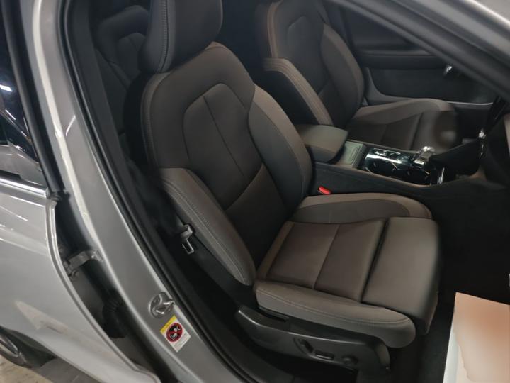 XC40 2024 B3 Luxury photo 6