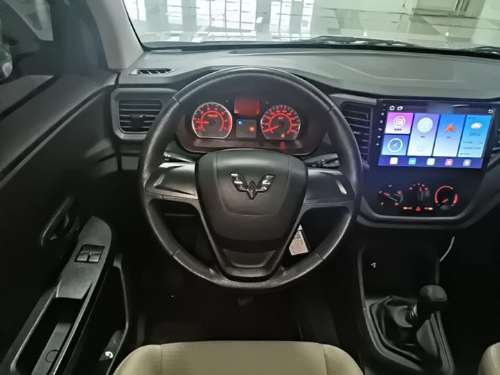 Wuling Hongguang V 2021 1.5L LAR photo 6