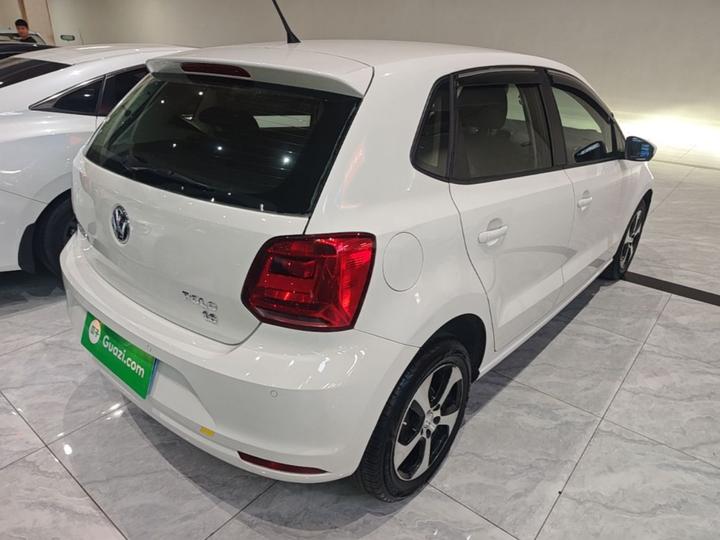Polo 2016 1.6L AT Comfort photo 4