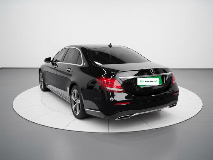 E-Class 2018 E 300 L Sport Luxury photo 4