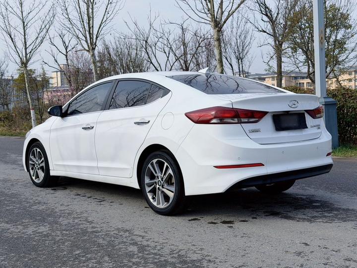 Elantra 2016 1.6L AT Smart photo 4