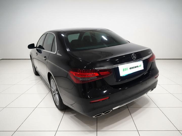 E-Class 2023 E 300 L Sport Luxury photo 4