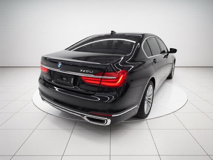 7 Series 2018 730Li Leading Excellence photo 6