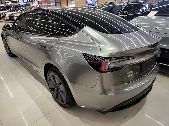 Model 3 2023 RWD photo 4