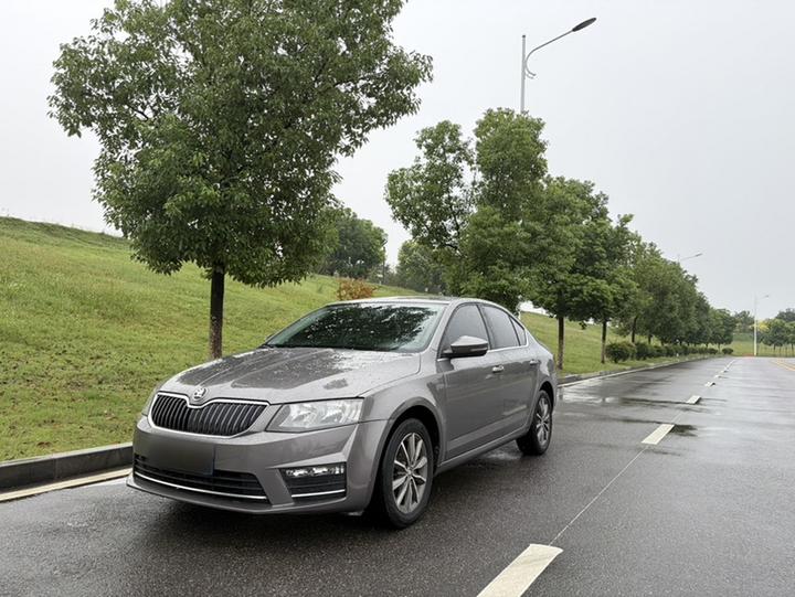 Octavia 2017 1.6L AT