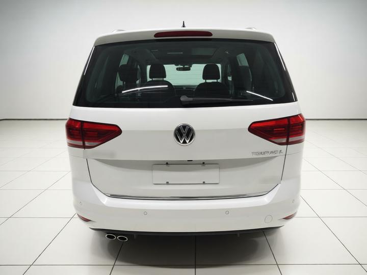 2016 L 330TSI DSG Luxury photo 5