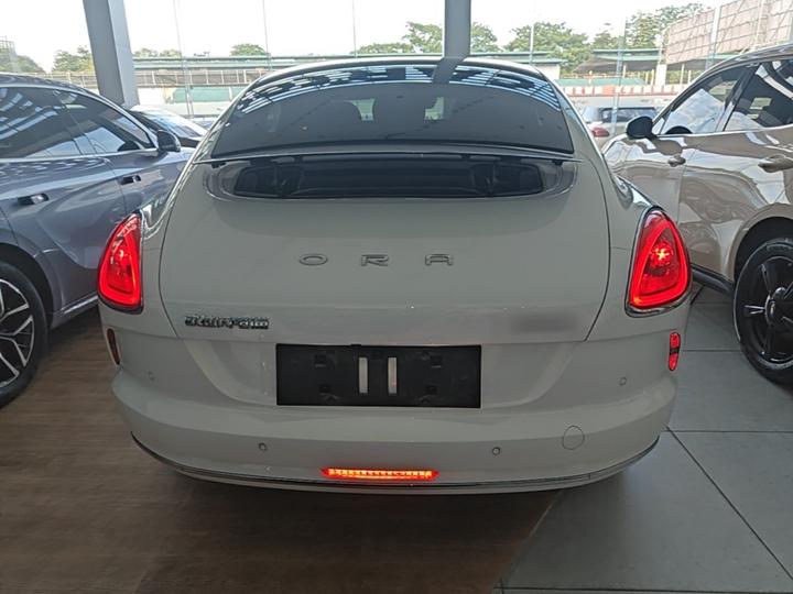 2022 555km Premium photo 3