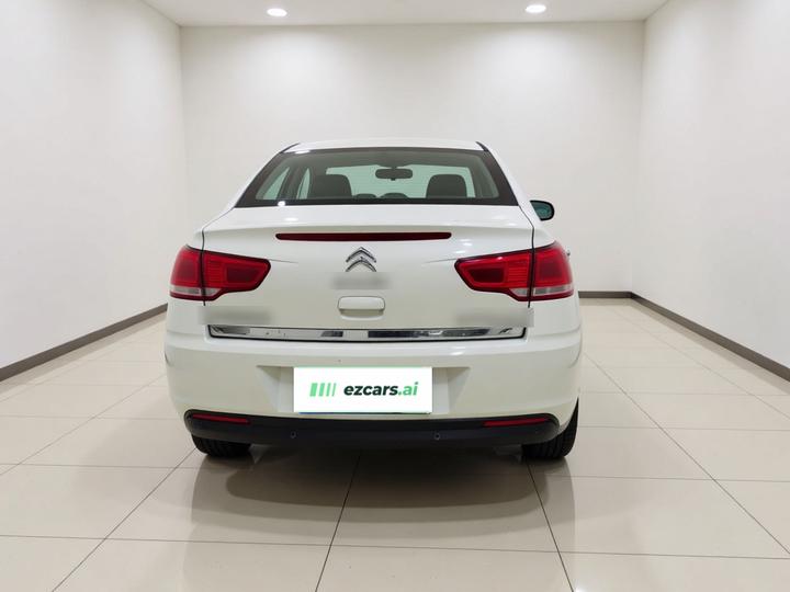 2013 Sedan 1.6L MT photo 5