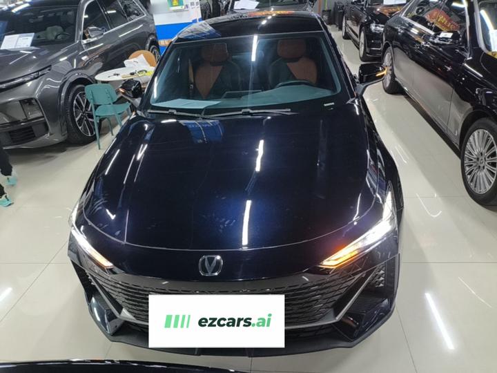 UNI-V 2022 1.5T Premium photo 2