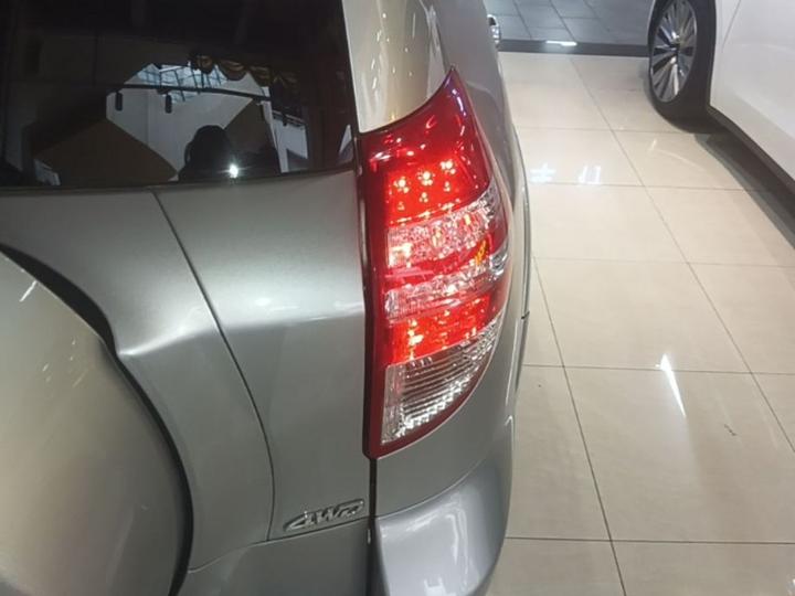 RAV4 2011 2.4L AT AWD Luxury photo 7