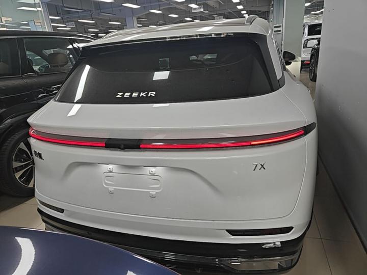 7X 2026 75kWh RWD MAX photo 2