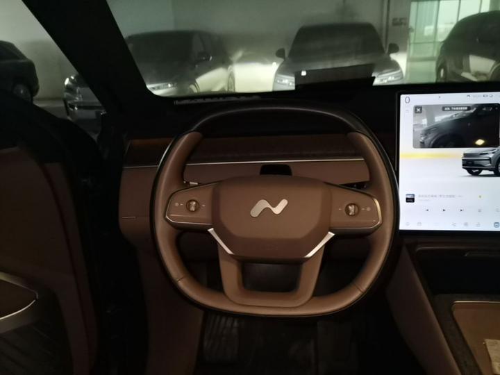 L90 2025 Ultra 6-Seater 60 photo 7
