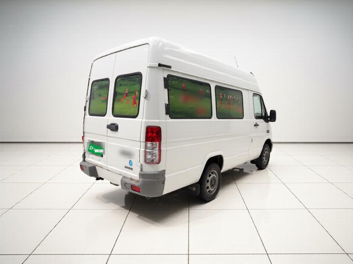 IVECO Daily 2020 2.5T A40 Bus 5-9-Seater China VI photo 4