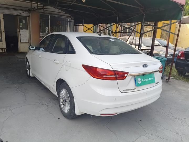 Escort 2015 1.5L MT Comfort photo 4