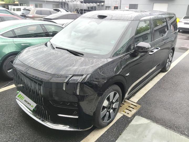 009 2024 6-Seater Executive AWD 108kWh