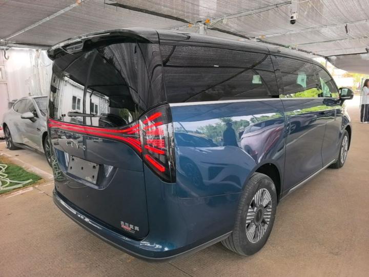 L380 2024 140 6-Seater AWD Ultra photo 4