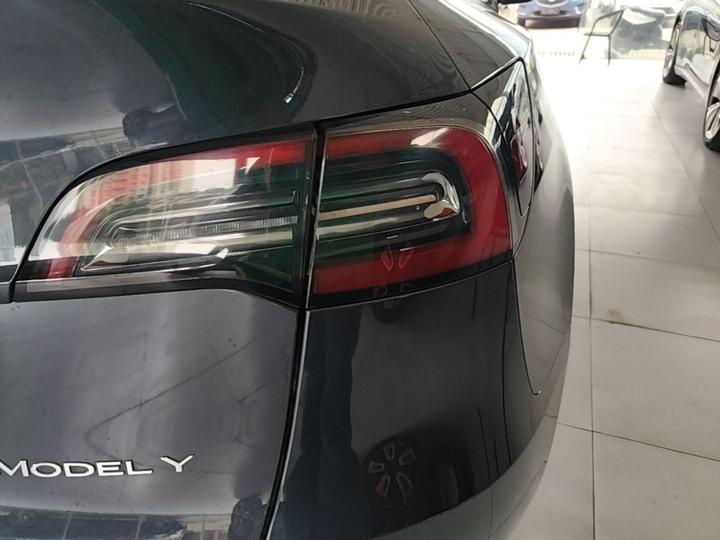 Model Y 2024 RWD photo 7