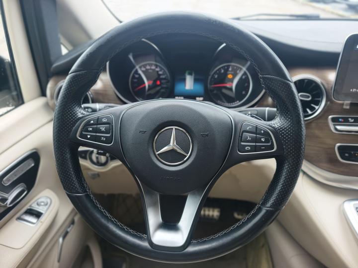 V-Class 2020 V 260 L Long Wheelbase Luxury photo 3