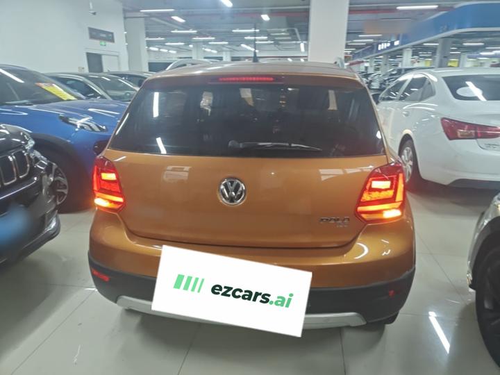 2016 1.6L Cross Polo AT photo 3