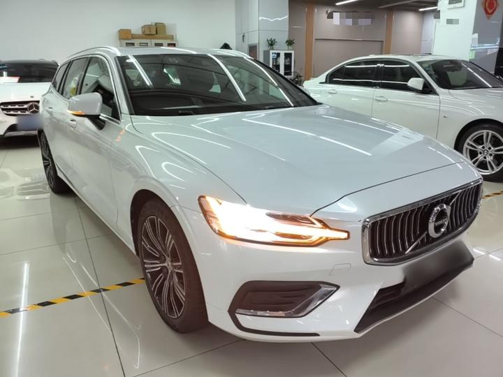 V60 2022 B5 Luxury photo 3
