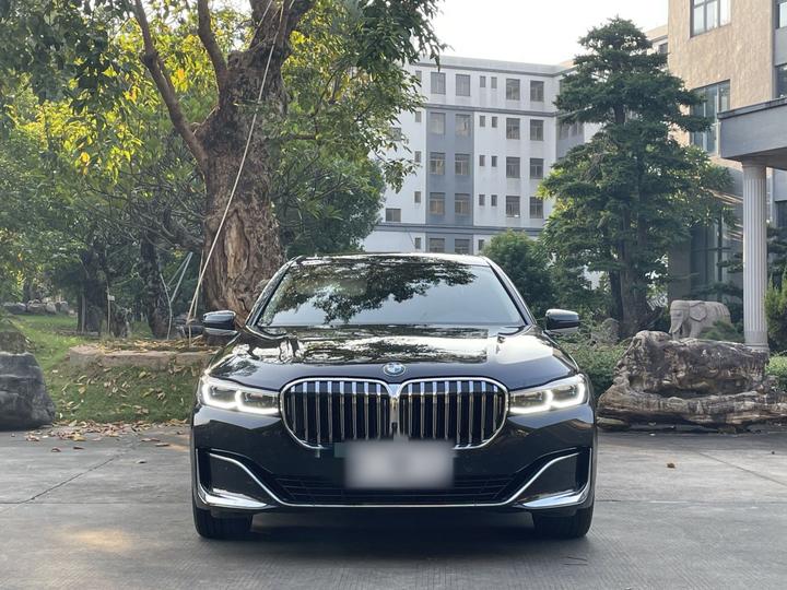 7 Series 2022 740Li Exclusive Luxury photo 2