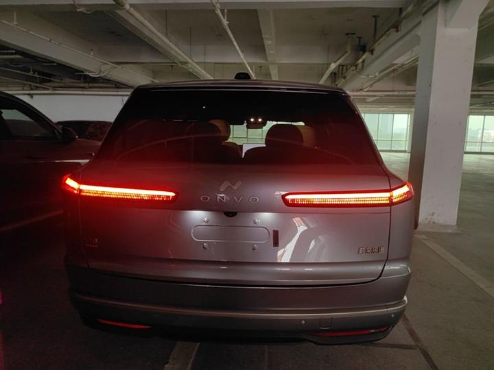 L90 2025 Ultra 6-Seater 60 photo 3