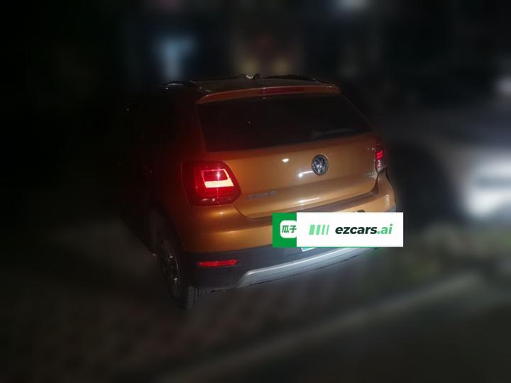 2014 1.6L Cross Polo AT photo 4