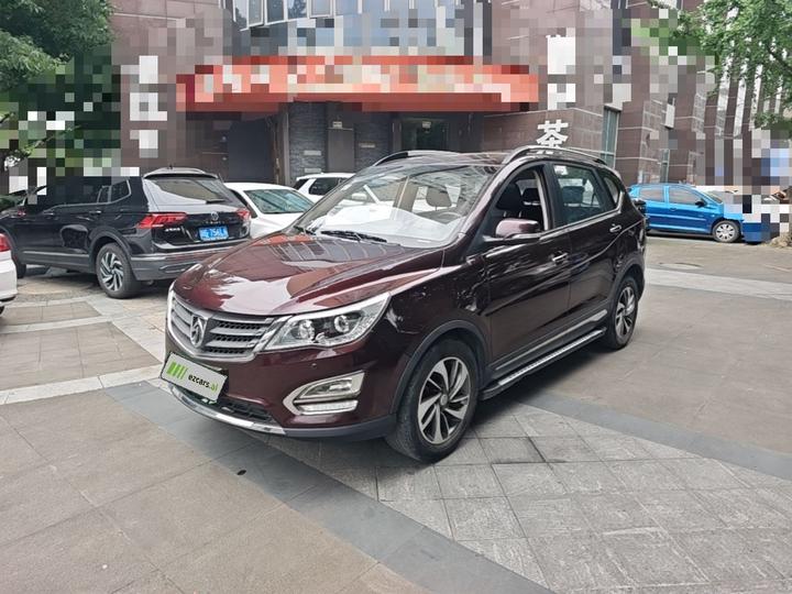 560 2015 1.8L MT Luxury