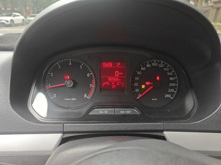 2015 1.6L AT Comfort photo 8