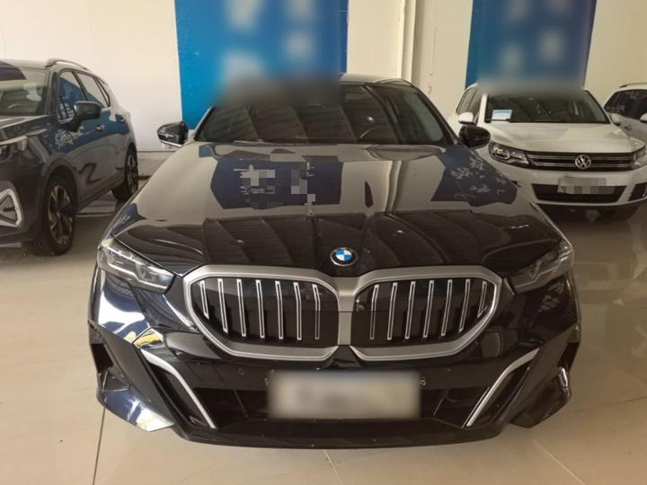 5 Series 2025 530Li Leading M Sport Package photo 2