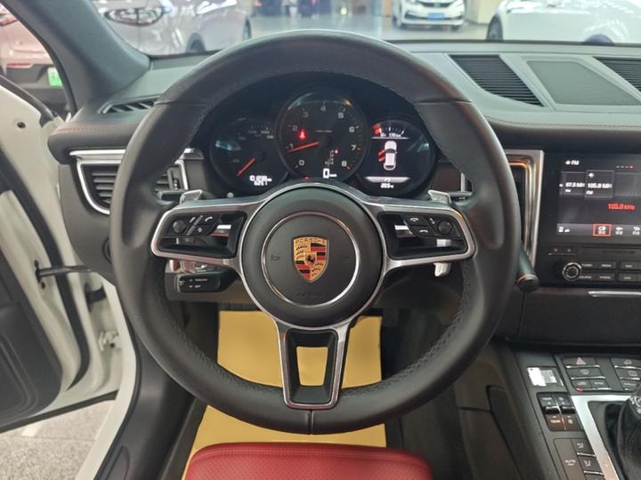 2017 Macan 2.0T photo 6