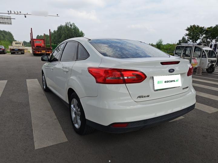 Focus 2017 Sedan 1.6L AT Comfort photo 4