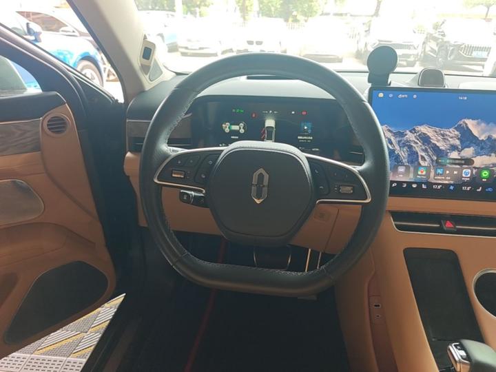 HIMA AITO M5 2022 EREV AWD Performance photo 6