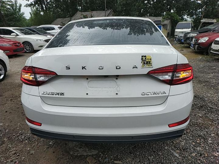 Octavia 2019 1.5L AT Comfort China VI photo 3