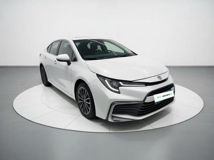 2021 2.0L Premium photo 3