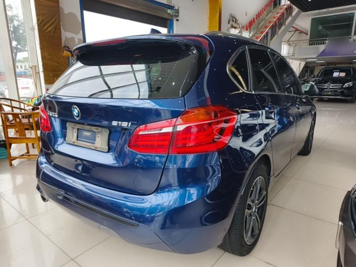 2 Series Wagon 2018 218i Exclusive Sport Package photo 4