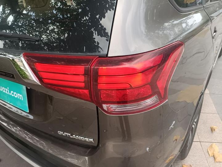 Outlander 2018 2.0L RWD 7-Seater photo 7
