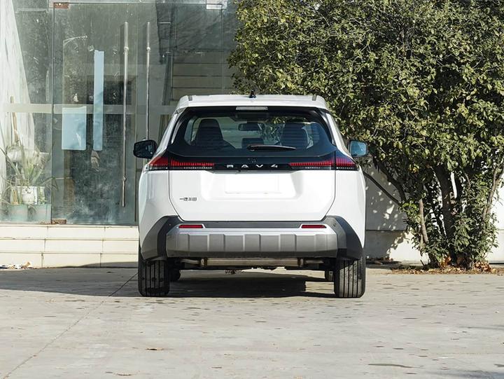 RAV4 2026 2.0L RWD Luxury photo 2